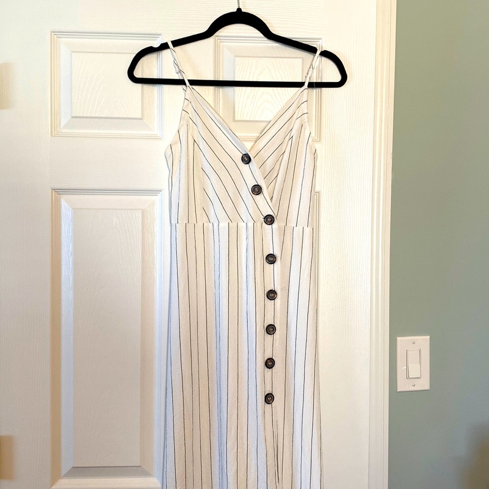 URBAN ROMANTICS LINEN HALTER STYLE DRESS in Size Medium